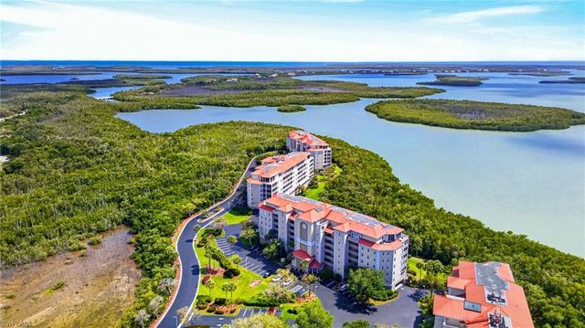 201 Vintage Bay DR B10, Marco Island, FL 34145