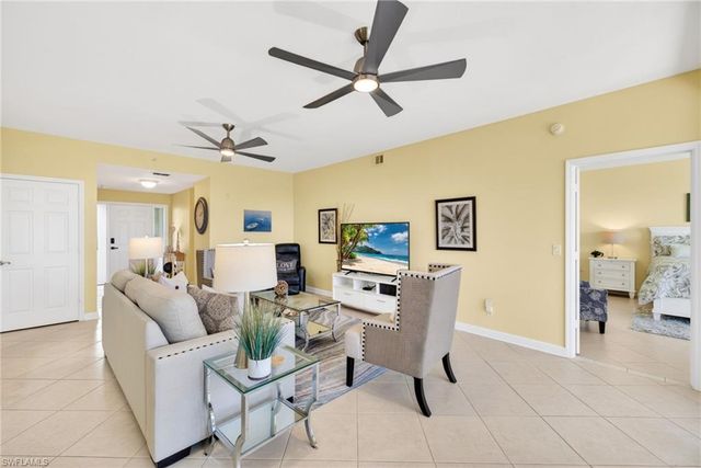 201 Vintage Bay DR B10, Marco Island, FL 34145