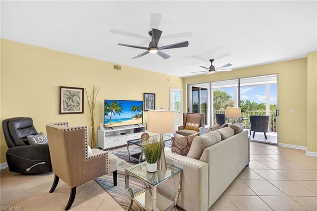 201 Vintage Bay DR B10, Marco Island, FL 34145
