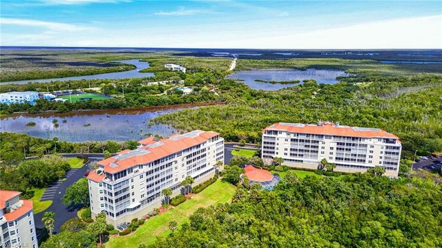 201 Vintage Bay DR B10, Marco Island, FL 34145