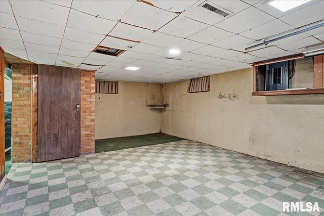 2136 WHITTIER Avenue, Springfield, IL 62704