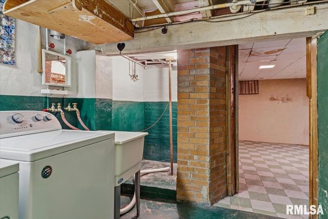 2136 WHITTIER Avenue, Springfield, IL 62704