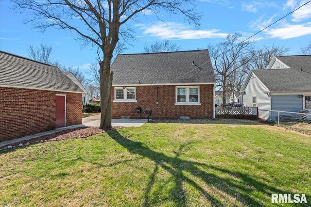 2136 WHITTIER Avenue, Springfield, IL 62704