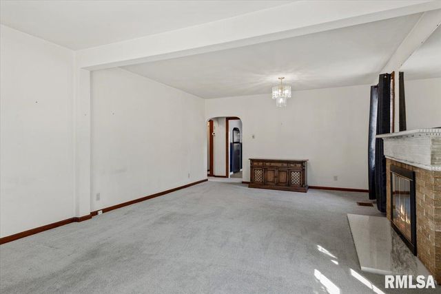 2136 WHITTIER Avenue, Springfield, IL 62704