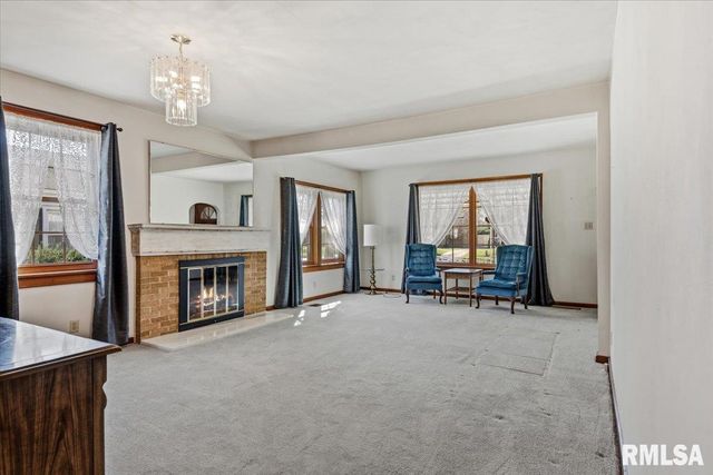 2136 WHITTIER Avenue, Springfield, IL 62704