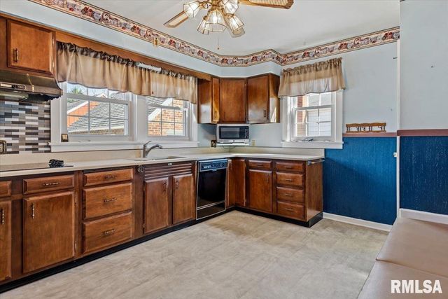 2136 WHITTIER Avenue, Springfield, IL 62704