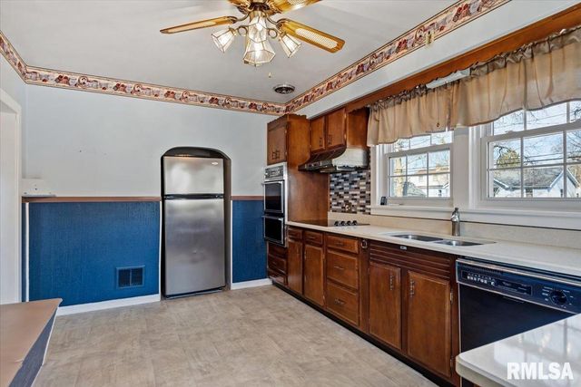 2136 WHITTIER Avenue, Springfield, IL 62704