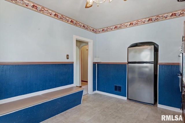 2136 WHITTIER Avenue, Springfield, IL 62704