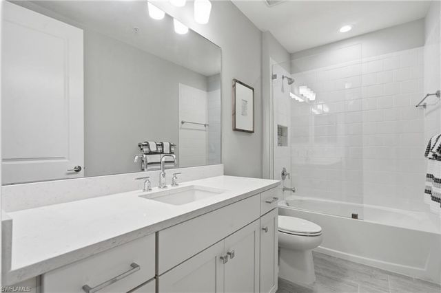 2560 Seychelles DR 1003, Naples, FL 34112