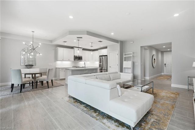 2560 Seychelles DR 1003, Naples, FL 34112