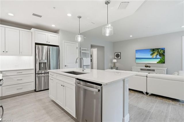 2560 Seychelles DR 1003, Naples, FL 34112