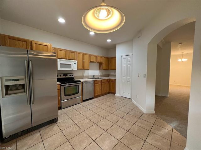 9634 Roundstone CIR, Fort Myers, FL 33967