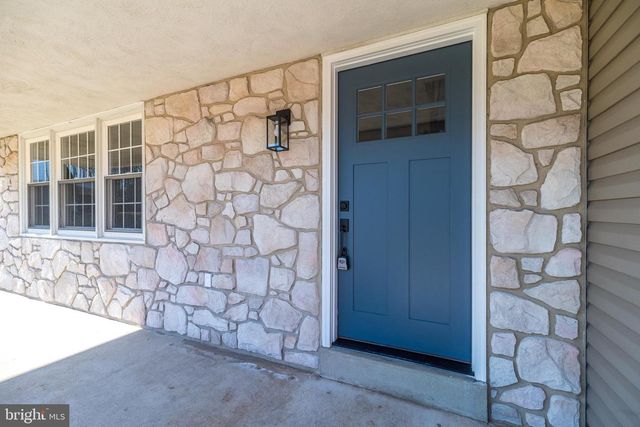 1433 SANDYS LN, North Wales, PA 19454