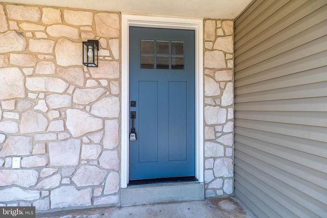 1433 SANDYS LN, North Wales, PA 19454