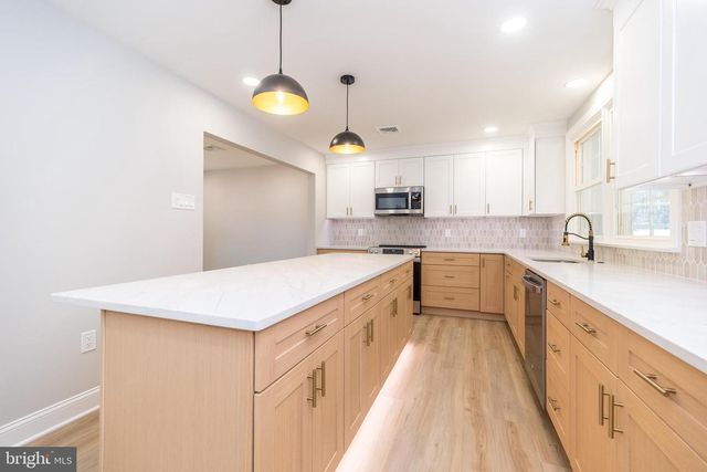 1433 SANDYS LN, North Wales, PA 19454