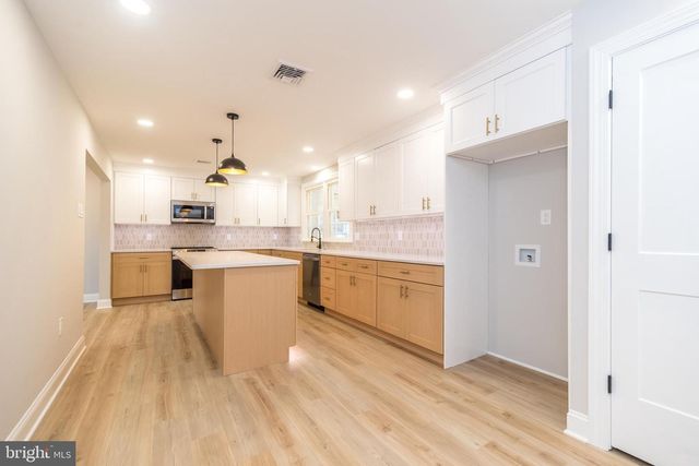 1433 SANDYS LN, North Wales, PA 19454