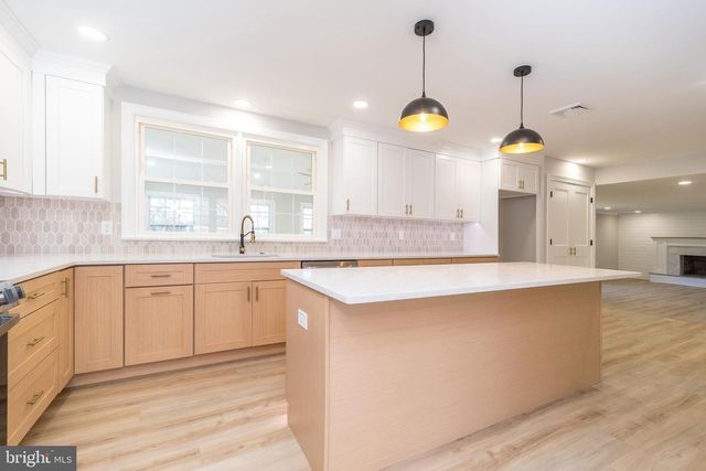 1433 SANDYS LN, North Wales, PA 19454