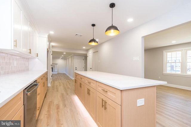 1433 SANDYS LN, North Wales, PA 19454