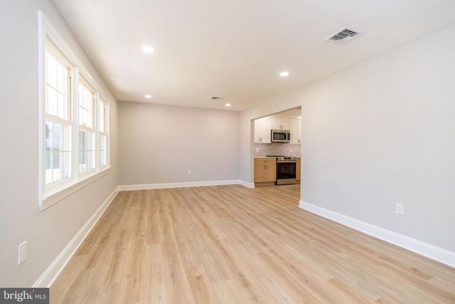 1433 SANDYS LN, North Wales, PA 19454