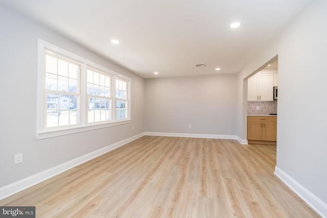 1433 SANDYS LN, North Wales, PA 19454