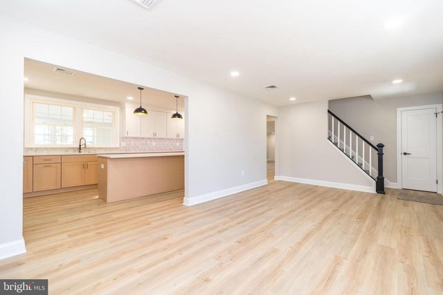 1433 SANDYS LN, North Wales, PA 19454