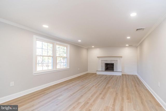 1433 SANDYS LN, North Wales, PA 19454