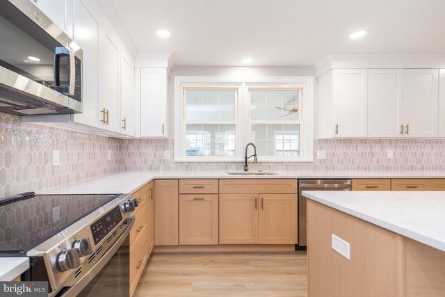 1433 SANDYS LN, North Wales, PA 19454