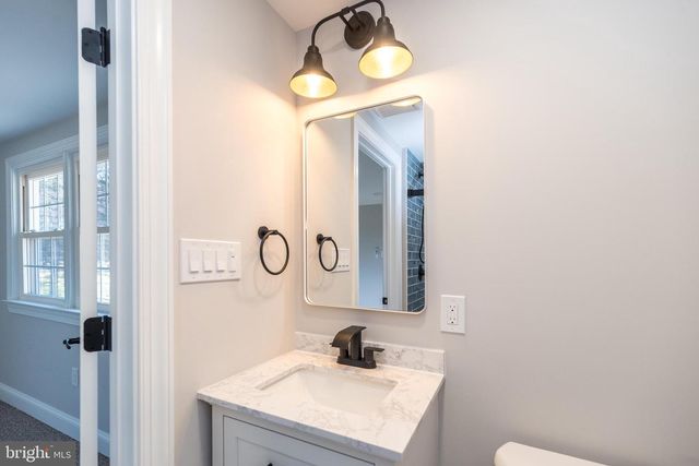 1433 SANDYS LN, North Wales, PA 19454