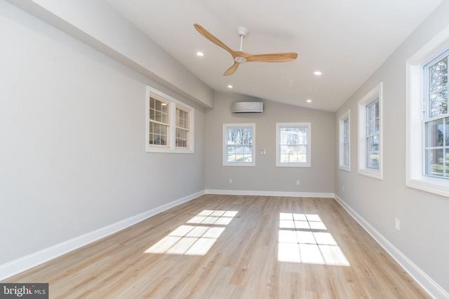 1433 SANDYS LN, North Wales, PA 19454