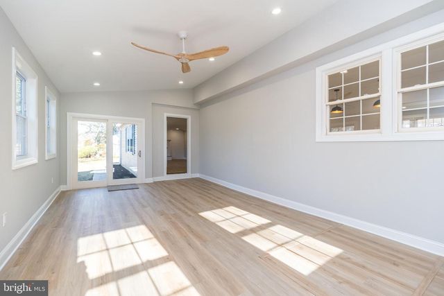 1433 SANDYS LN, North Wales, PA 19454