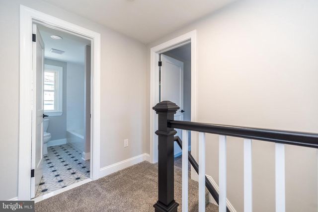 1433 SANDYS LN, North Wales, PA 19454