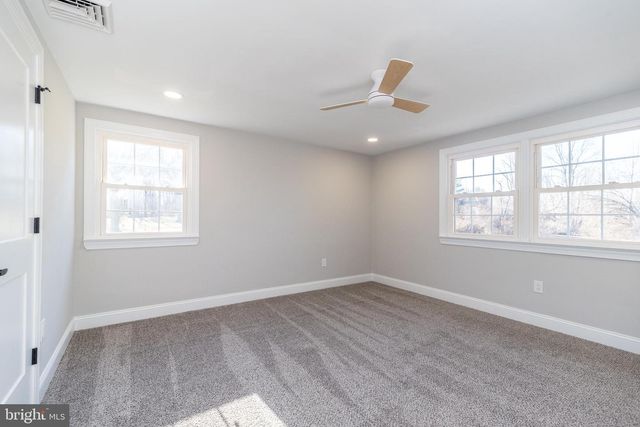 1433 SANDYS LN, North Wales, PA 19454