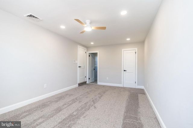 1433 SANDYS LN, North Wales, PA 19454