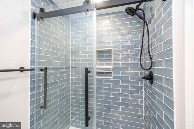 1433 SANDYS LN, North Wales, PA 19454