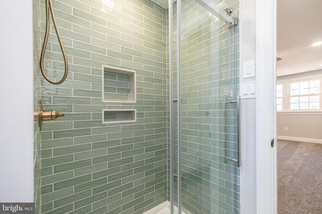 1433 SANDYS LN, North Wales, PA 19454