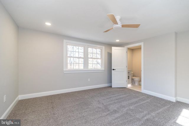 1433 SANDYS LN, North Wales, PA 19454