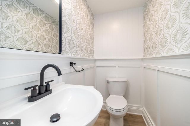 1433 SANDYS LN, North Wales, PA 19454