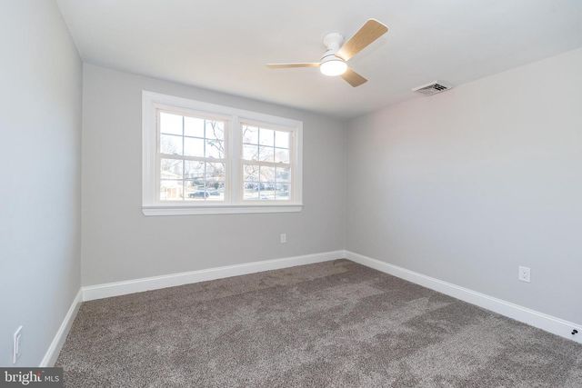 1433 SANDYS LN, North Wales, PA 19454