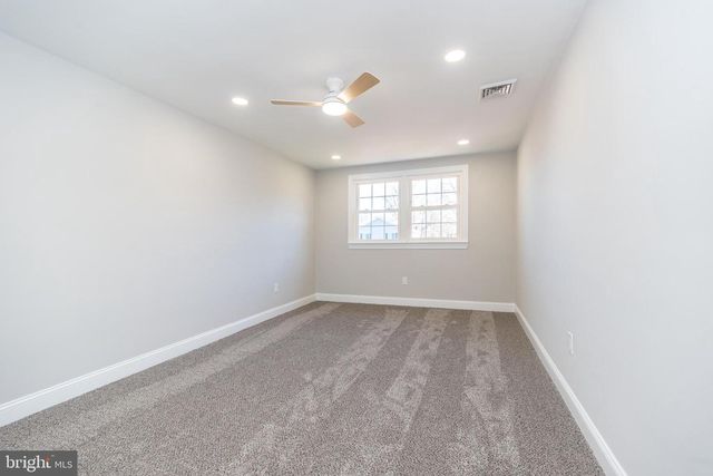 1433 SANDYS LN, North Wales, PA 19454