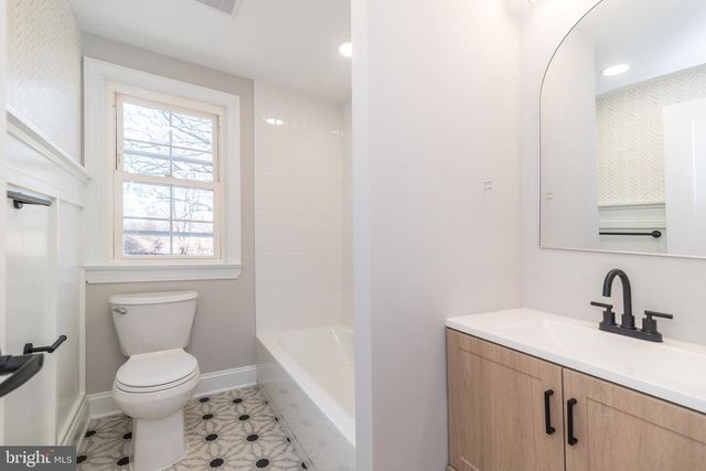 1433 SANDYS LN, North Wales, PA 19454