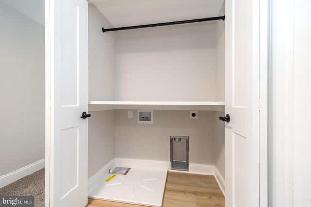 1433 SANDYS LN, North Wales, PA 19454