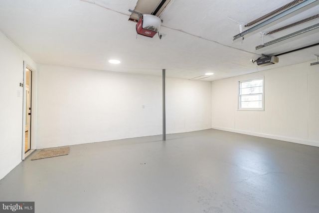 1433 SANDYS LN, North Wales, PA 19454