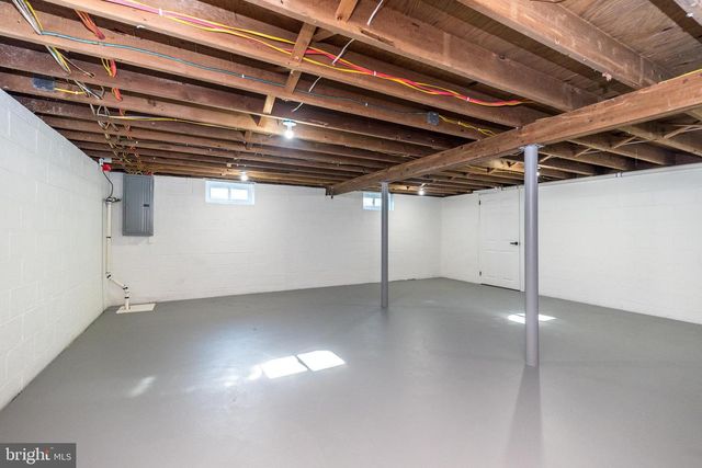 1433 SANDYS LN, North Wales, PA 19454