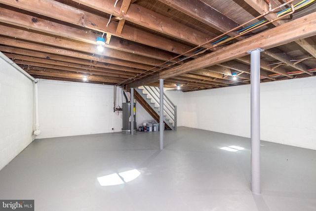 1433 SANDYS LN, North Wales, PA 19454