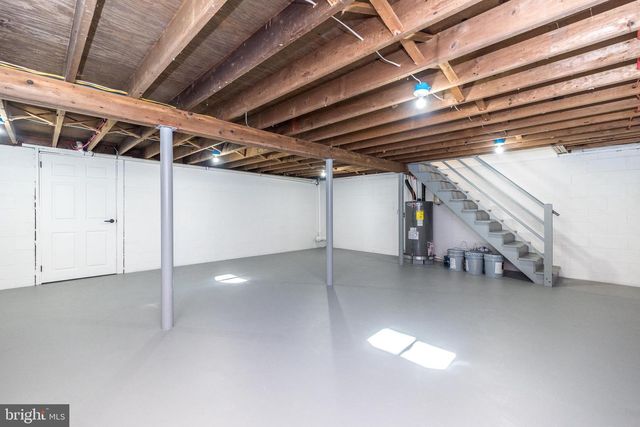 1433 SANDYS LN, North Wales, PA 19454