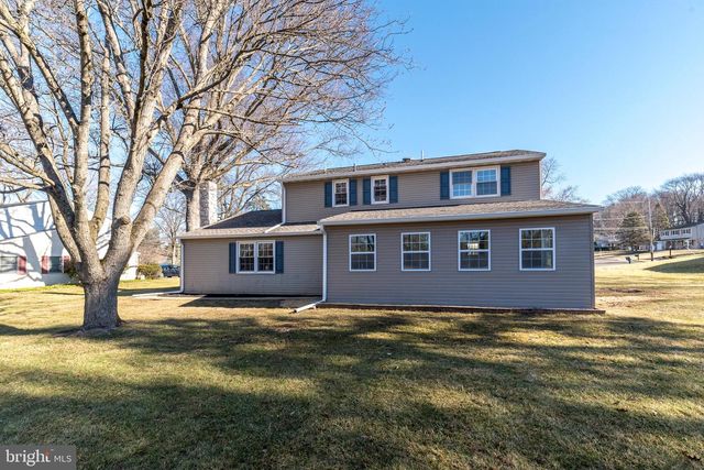 1433 SANDYS LN, North Wales, PA 19454