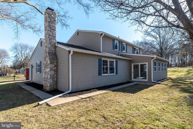 1433 SANDYS LN, North Wales, PA 19454