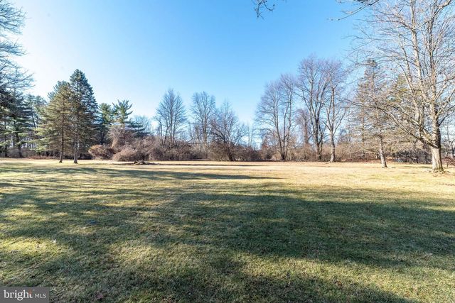 1433 SANDYS LN, North Wales, PA 19454