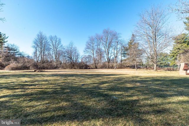 1433 SANDYS LN, North Wales, PA 19454