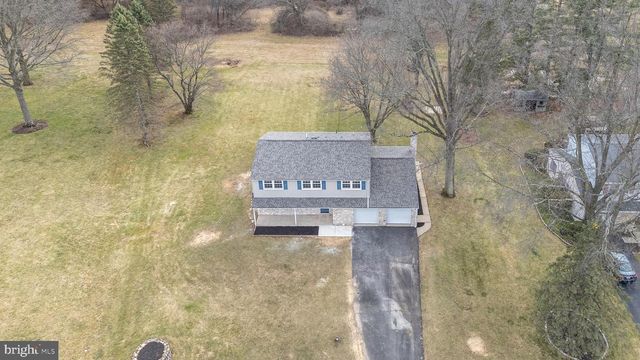 1433 SANDYS LN, North Wales, PA 19454